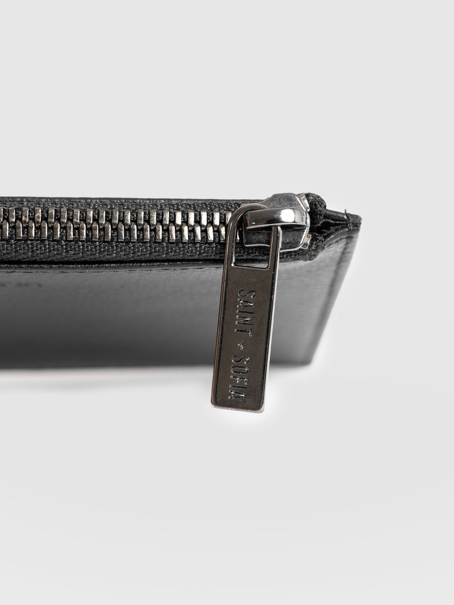 Chelsea Carholder - Leather Wallets | Saint + Sofia® EU